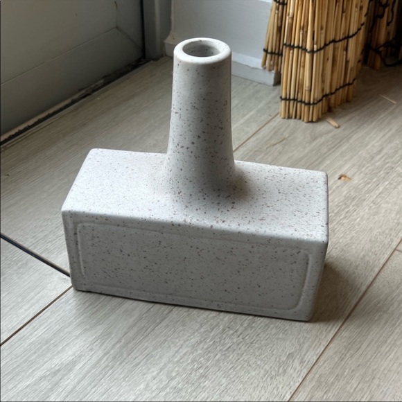 ⭐️🌴NWT West elm vase textured linework - Picture 1 of 6